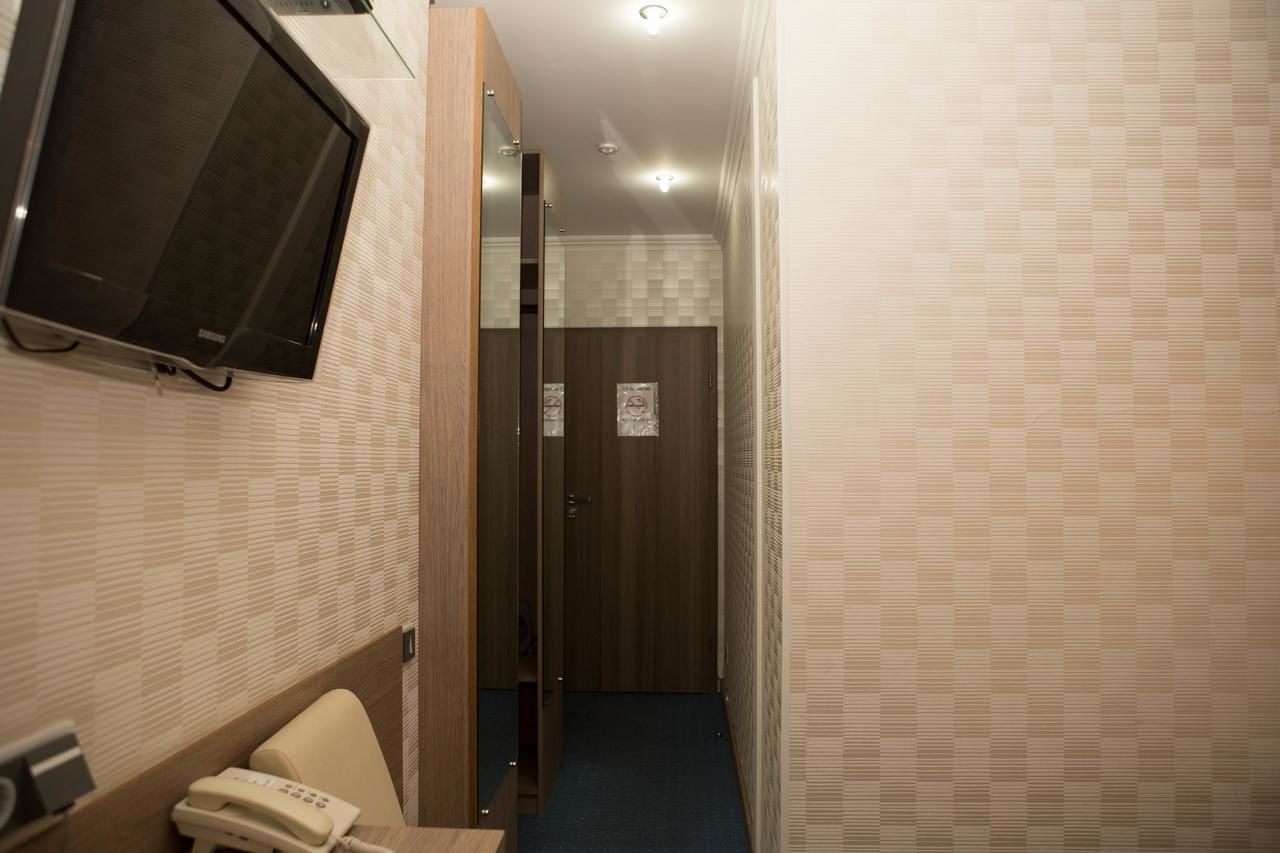 Отель Hotel Elegant Киев